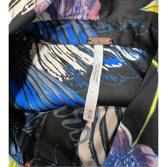 Free People Sz M Black Colorful Oversized Hawaiian Tropical Bird Shirt Tunic Top - Picture 14 of 14